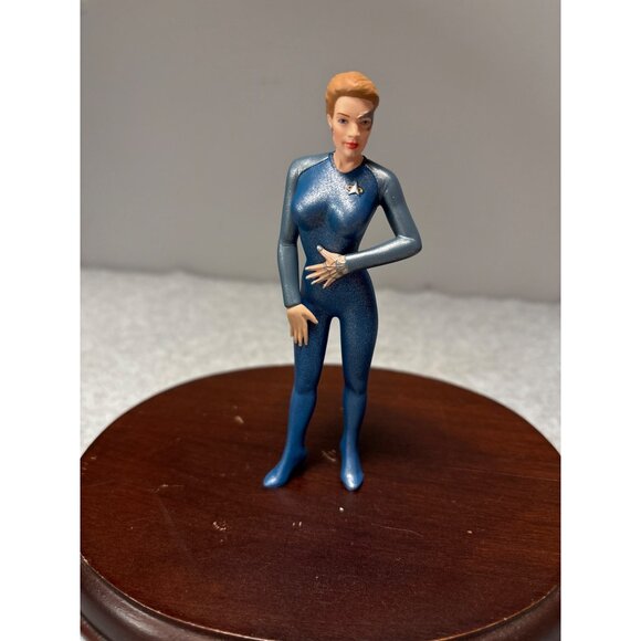 Hallmark Keepsake Ornament Star Trek Voyager Seven of Nine Collectible Figurine - Picture 4 of 8